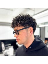 「Wライセンス保持」のスタイリストだからできるパーマデザイン！大人男性からパーマの支持を得ています