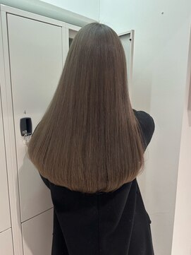 ロマリア ヒルズ 表参道 原宿(Lomalia HILLS) グレージュ似合わせカット[表参道ダブルカラーケアブリーチ]