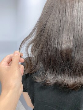 ジーナ 勝どき(Zina) 【Zina】エアリーミディ/黒髪/ホワイトアッシュ/ショートパーマ