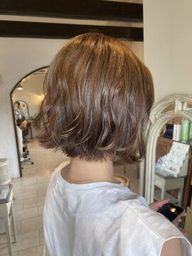 ヴィアンカ(Vianca) 大人可愛いミディボブ