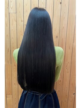 ルーツマーチン(ROOTSmartin) ヤバツルトリートメントで美髪へ