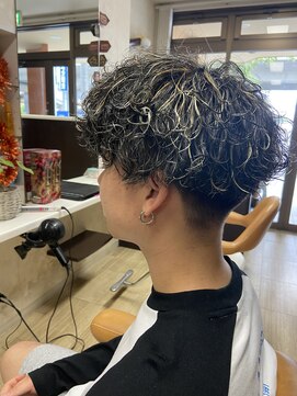 ジュビレ 波打ちパーマ×ハイライト