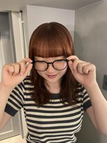 グレーベージュ レイヤーロング 前髪パーマ アッシュブラック