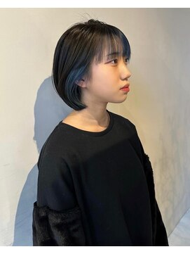 ヨム(YOMU) ショートボブイヤリングカラー(前髪あり)