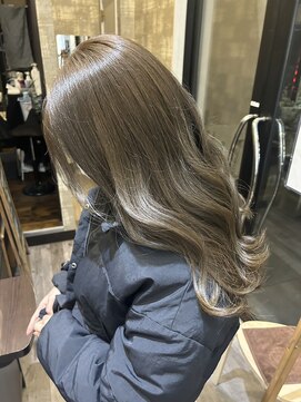 フース(Hus) 明るめアッシュブラウン