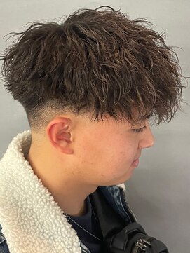 バース バイ ハピネス(BIRTH by happiness) 奈良ツイストスパイラルパーマ 低めフェードマッシュ