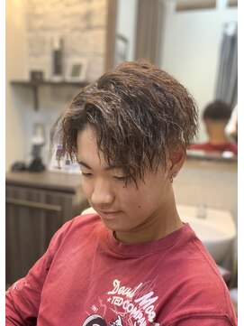 ミリオンバックス 御徒町店(Million Backs) 縦落ちツイストパーマ<理容室>[メンズ/眉毛/バーバー/御徒町]