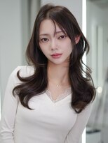 ウィーニード 名古屋(WENEED)&nbsp;気品のある“大人レイヤー”シルエット