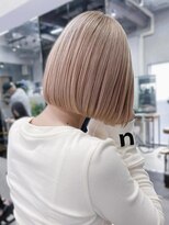 エイム(AiM)&nbsp;ミディアム ボブ ブリーチ ダブルカラー ミルクティーベージュ