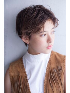 テイラー(Taylor) [Taylor]  ☆ヌーディーグレージュ☆センターパートショート