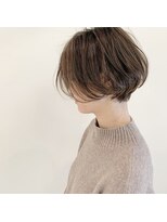 デフィー(DEFY) マッシュショートスタイルにシアーグレージュカラー