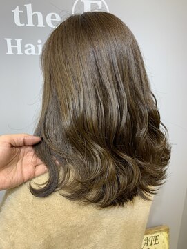 ヘアーアンドビューティーザ エフ(Hair Beauty the F) オリーブ_グレージュ_ミディアム_艶感_ゆるふわ