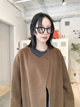 スリー(three) natural black × design bangs