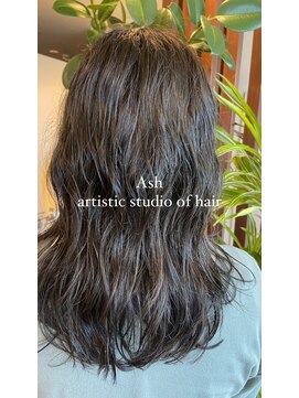 アッシュ アーティスティック スタジオ オブ ヘア(Ash artistic studio of hair) ロング×パーマ