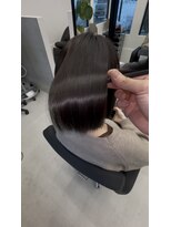 エン 久安(en.)&nbsp;ヘイリーボブ×艶カラー｜30代40代50代に人気