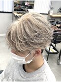 ホワイトベージュ/ローライト/デザインカラー/フェザーショート