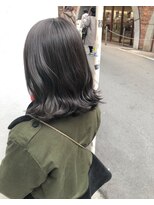 モルニ(MORNI)&nbsp;黒髮ミディ_マロンベージュ Aラインボブ かきあげ