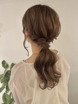 ミミ(Mimi) ローポニーアレンジ