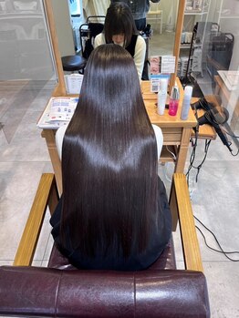 ブレンドバイハピネス(Blend by happiness)の写真/<ノンダメージ(R)正式認定サロン>従来の油分で艶を出すのではなく、水分で自然なさらさら髪になる髪質改善!