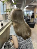 タロ(TALO)&nbsp;【TALO】beige 艶のある後ろ姿