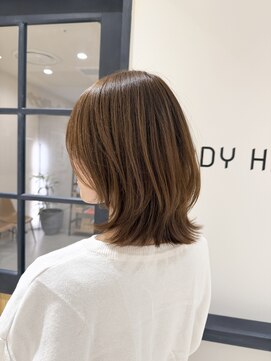 大人のハニーティー×王道ミディアムウルフ