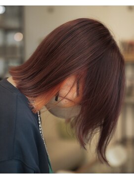 カルム(calme) 【吉富】切りっぱなしボブ×インナーカラー