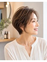 バグズ(Baguz)&nbsp;40代50代大人美人ひし形ショート小顔丸みレイヤースタイル
