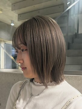 ヲタク(wotaku.) グレージュカラーダブルカラーケアブリーチハイトーンミニボブ