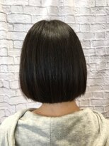 ミーティア バイ クアトロ(Meteor By QUATRO)&nbsp;シースルーバング風でハマる軽やかなスイングボブ