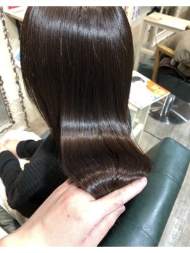 リラ バイ クオーレ(LIRA by CUORE) うる艶酸性縮毛矯正