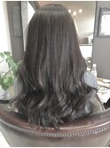 透明感カラーでロングヘアも軽やかに♪