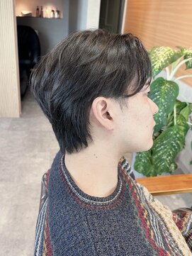 イェル(ELL.) 黒髪センターパートウルフショート韓国風ヘア
