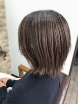 アトリエナガノ(atelier nagano)&nbsp;ニュアンスカラー/センターパート/ツヤ髪スタイル/ブルージュ