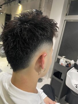 フランクスバーバー アンド ビアークラブ(FRANK'S BARBER and BEER CLUB) 海外風バーストフェード