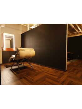 フルフラットベッドや音楽,照明にまでこだわり◎落ち着く店内で極上のリラックス♪【ヘッドスパ80分】