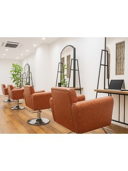 【大人女性専門美容室】「大きなサロンが苦手…」そんな方に人気のALICIA♪程よい距離感の接客で安心☆