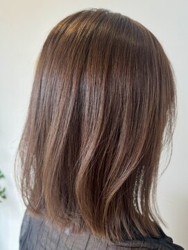 イース シー(ece.sie) 外はねボブ×くすみベージュ