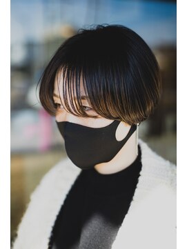 コモド(COMODO) 冬にショートにするならこれ!暗髪アッシュの大人ショート