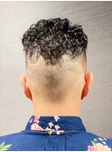 モヒカンフェードカット ツーブロック クセ毛ワイルドパーマ