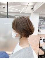 モルニ(MORNI)&nbsp;ショートヘア_マロンベージュ Aラインボブ かきあげ