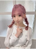 ホワイトピンクミルクティーピンク編み込みツインヘアアレンジ