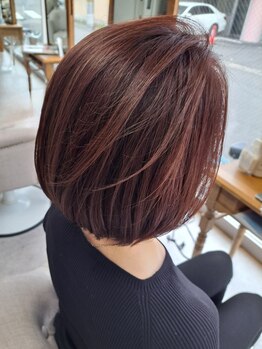 大人女性に圧倒的人気のショート・ボブ★骨格・髪質を見極めたカットで、あなたに似合うスタイルをご提案。