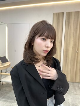 ウェイズトウキョウ 新宿店(Ways TOKYO) 前髪ありミディアムレイヤーカット顔まわり透明感カラーベージュ