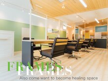 健やかな黄緑のサインと、豊かなグリーンが彩る洗練された空間【吉川】