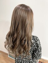 キュー(cue)&nbsp;【cue】ベースのハイライトを活かして作る春ベージュ