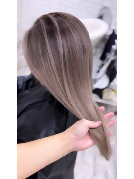 ナナ(NANA) バレイヤージュ・ミルクティーベージュダブルカラーケアブリーチ