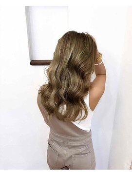 ネオリーブセブン 御茶ノ水店(Neolive 7) ブロンドハイライト