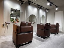 アカヒゲ 新札幌店(AKAHIGE)の雰囲気（シャンプー台が内蔵された最新のチェアーです【新札幌/厚別】）