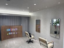 落ち着いた2席のプライベートな空間でリラックス。