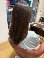 レナークイスト(LENAHC ist)&nbsp;メテオカラーでつくるツヤ髪レイヤースタイル